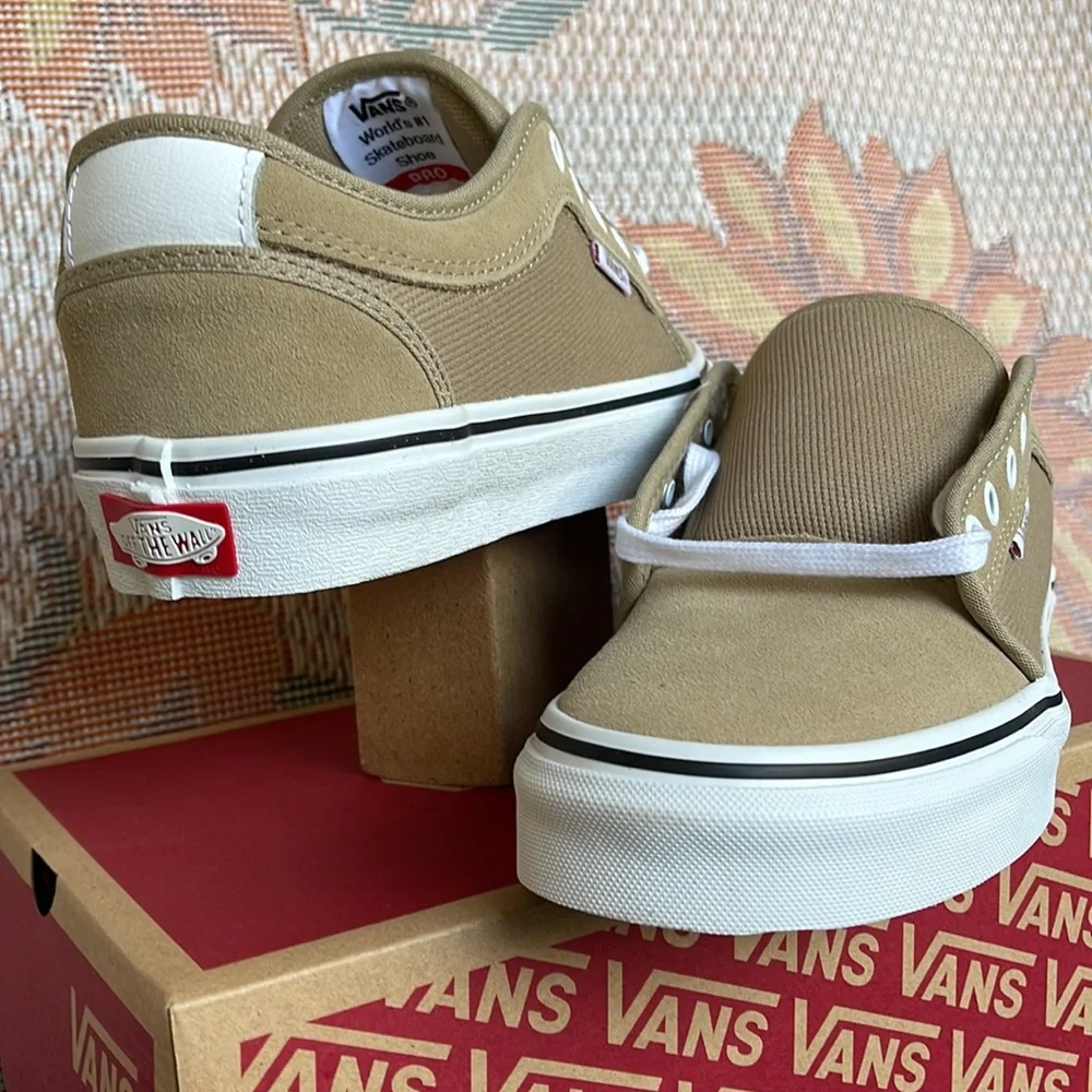 Vans WMNS Chukka Low
Incense/White
VN0A5HEX3BW
Sneakers - Picture 10 of 16